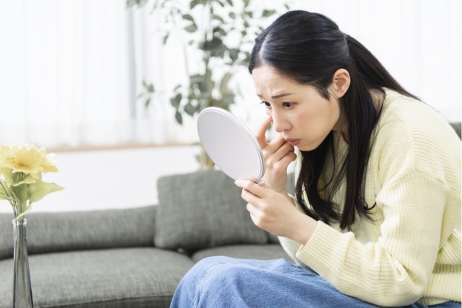 目頭切開の傷跡はいつ消える？凹みやケロイドが残る場合の対策も解説